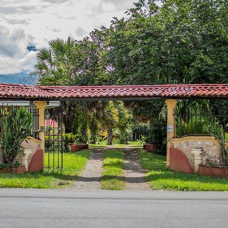 Linda Casa De Verano Con Amplias Zonas Verdes San Isidro De El General Dış mekan fotoğraf