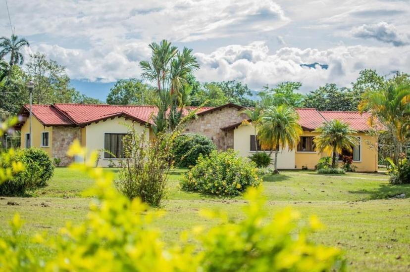 Linda Casa De Verano Con Amplias Zonas Verdes San Isidro De El General Dış mekan fotoğraf